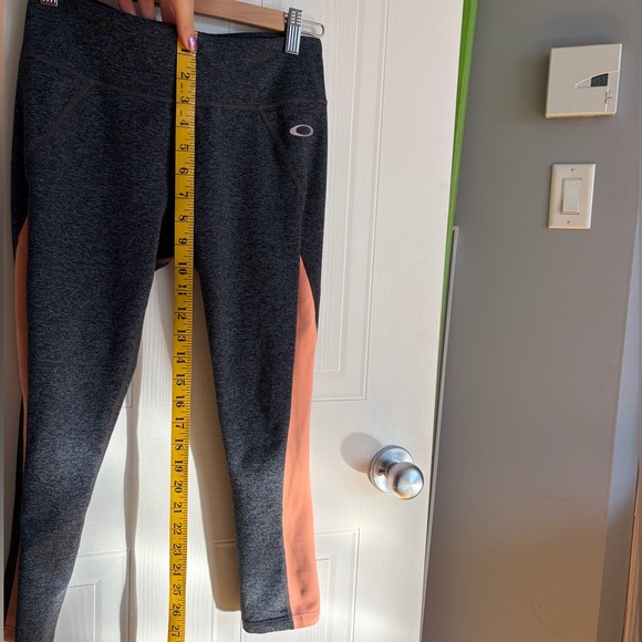 Oakley Grey/Pink Capri Leggings | Size S - Picture 6 of 7